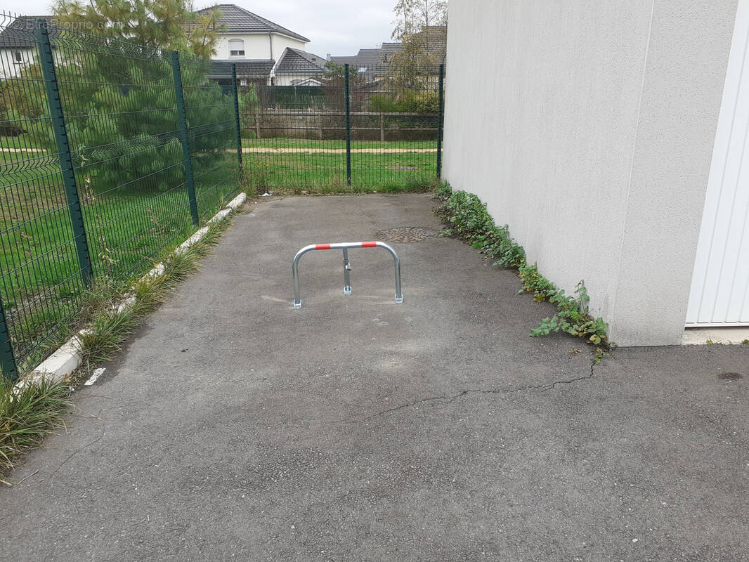 Parking à AMNEVILLE