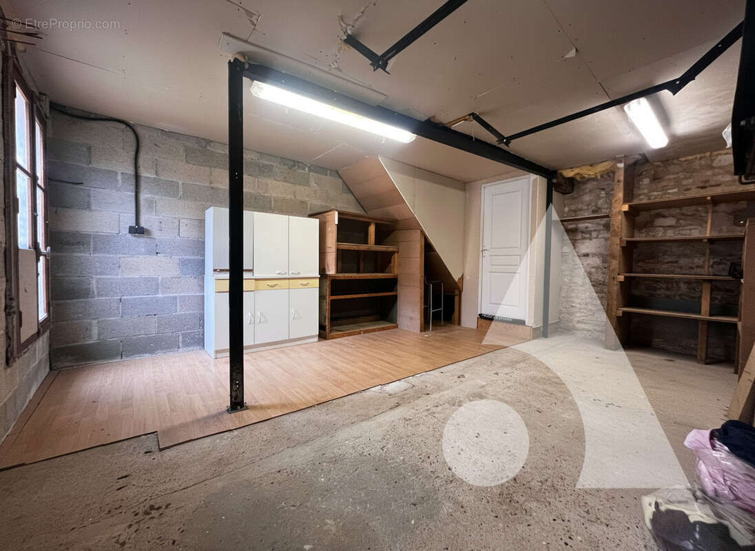 Maison à MAIGNELAY-MONTIGNY