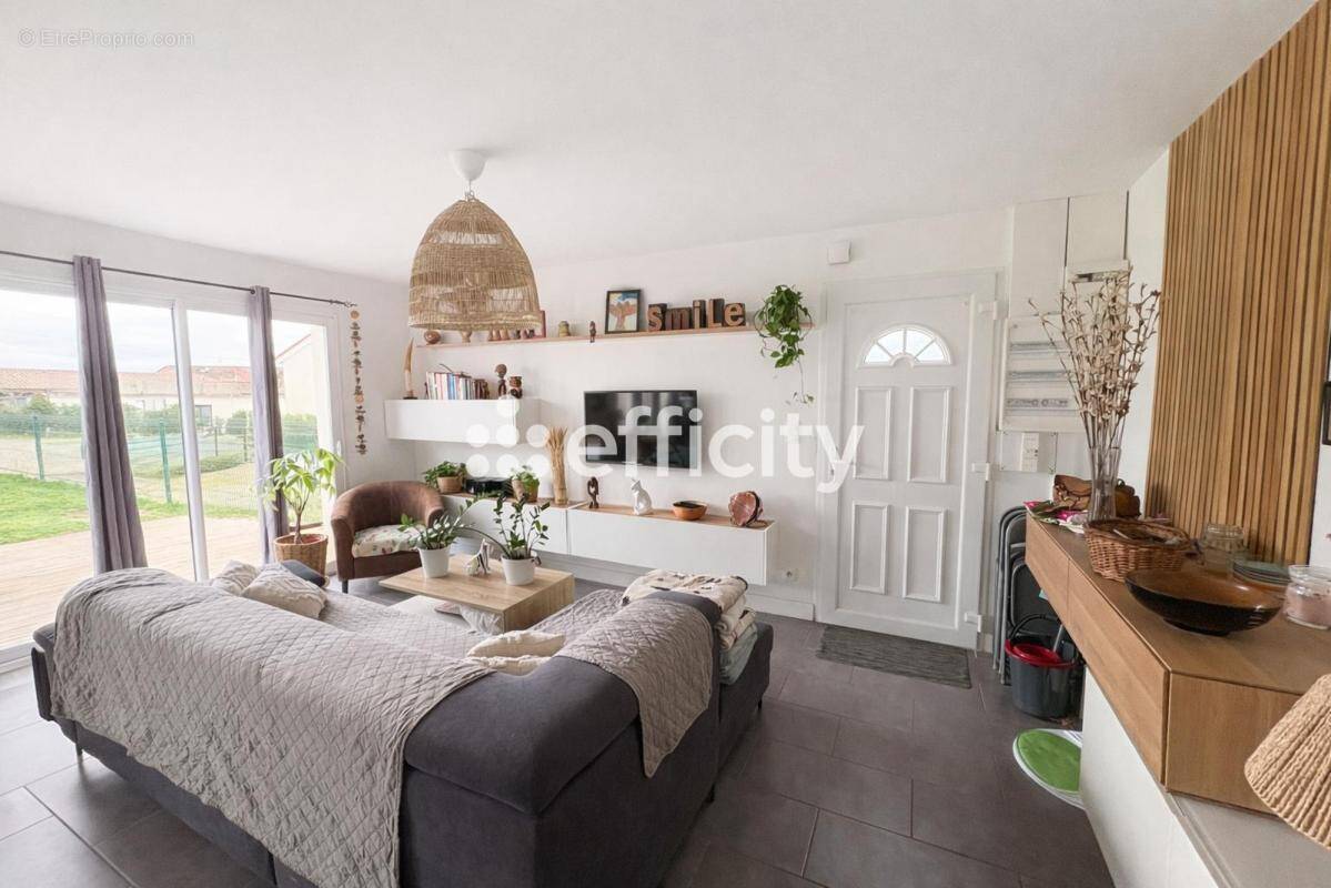 Maison à SAINT-MAGNE-DE-CASTILLON