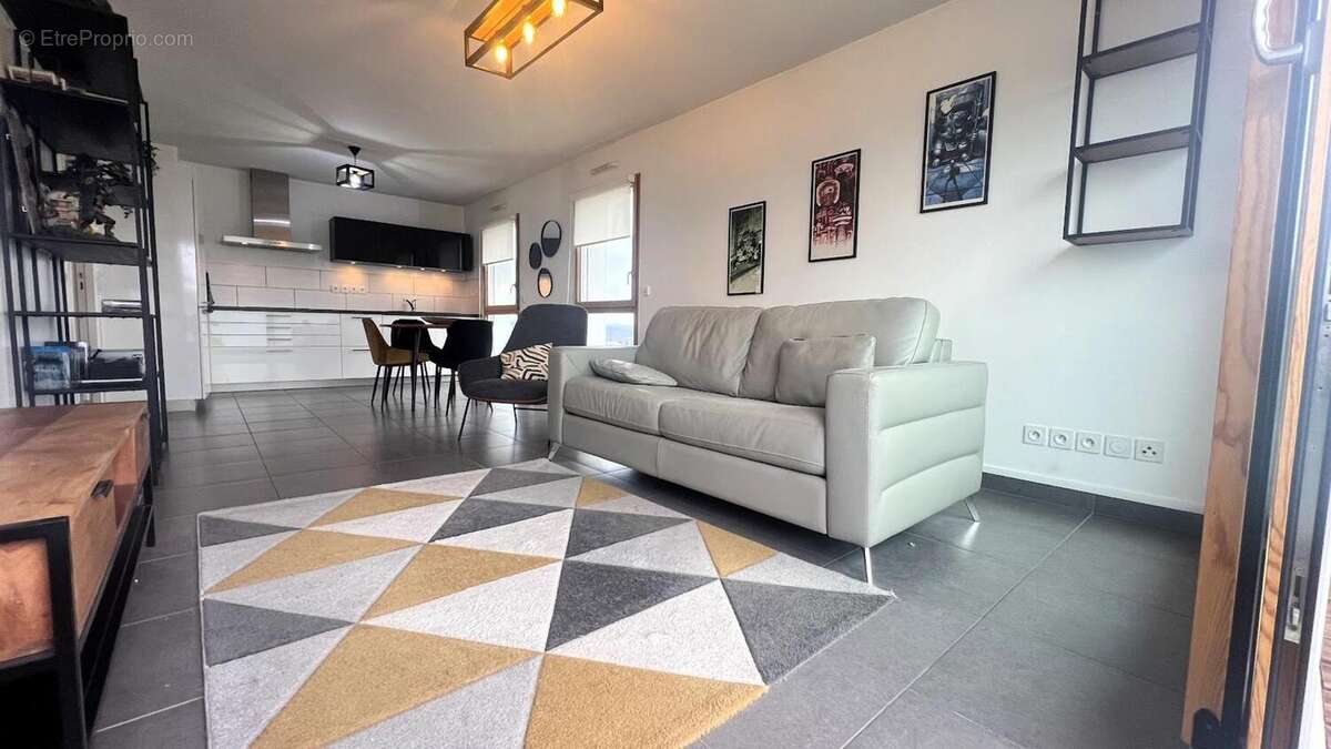 Photo 2 - Appartement à LA TOUR-DE-SALVAGNY