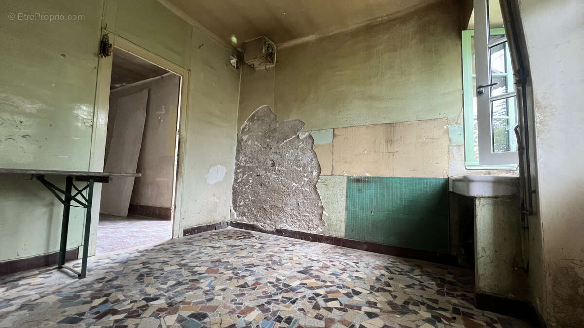 Maison à rénover avec dépendance et grenier aménageable   Blannay, à 12 min d’Avallon - photo 3