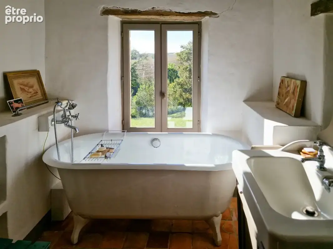 Belle maison de caractere en pierres avec 3,5ha et lac - photo 17