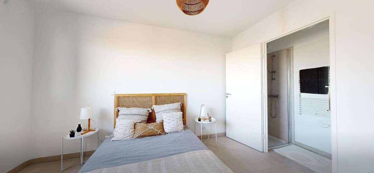 Sète - Face au Bassin de Thau : T4 traversant avec 62 m² de terrasse - photo 5