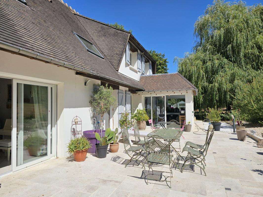 Maison 200 m² à Saint-Germain-De-Pasquier  - photo 2