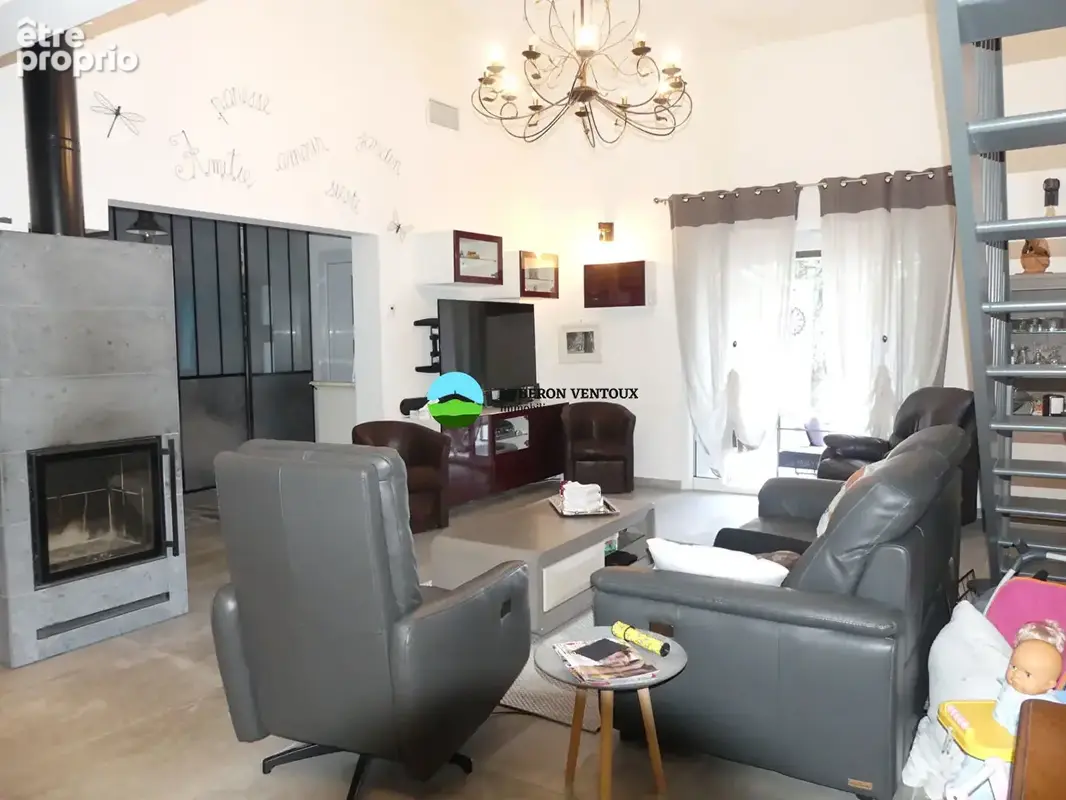 A  vendre villa Saint Didier  120 m² environ ,110m² de garage sur 1460 m² de terrain avec piscine - photo 6