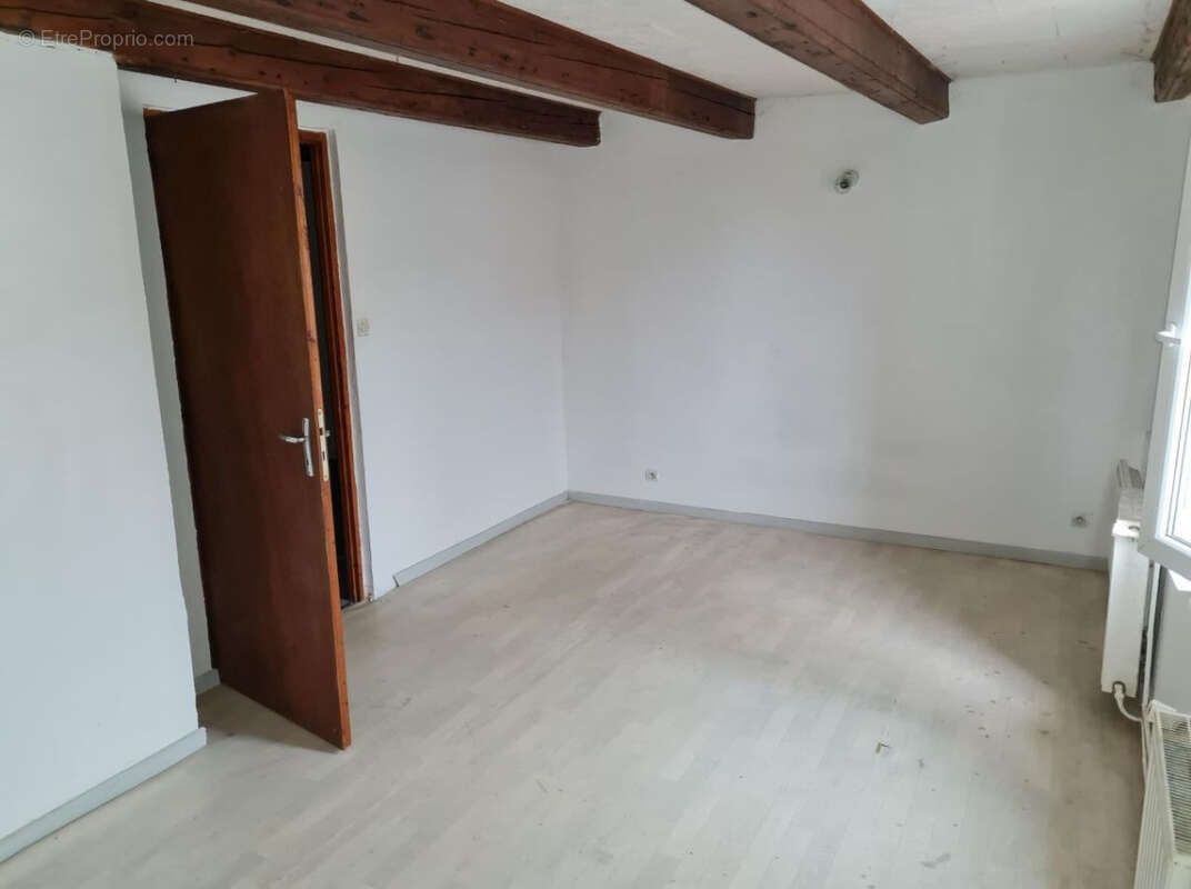 Maison à MAIZIERES-LES-VIC