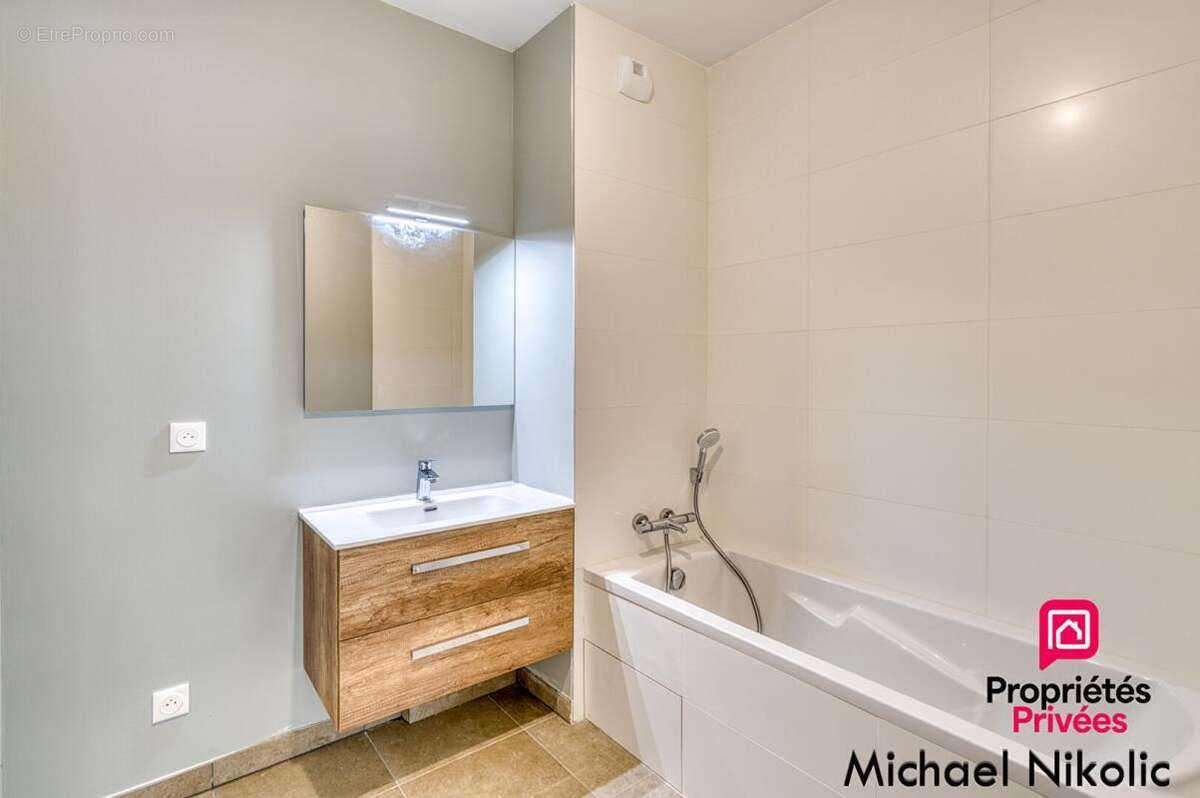 Appartement à CHARBONNIERES-LES-BAINS
