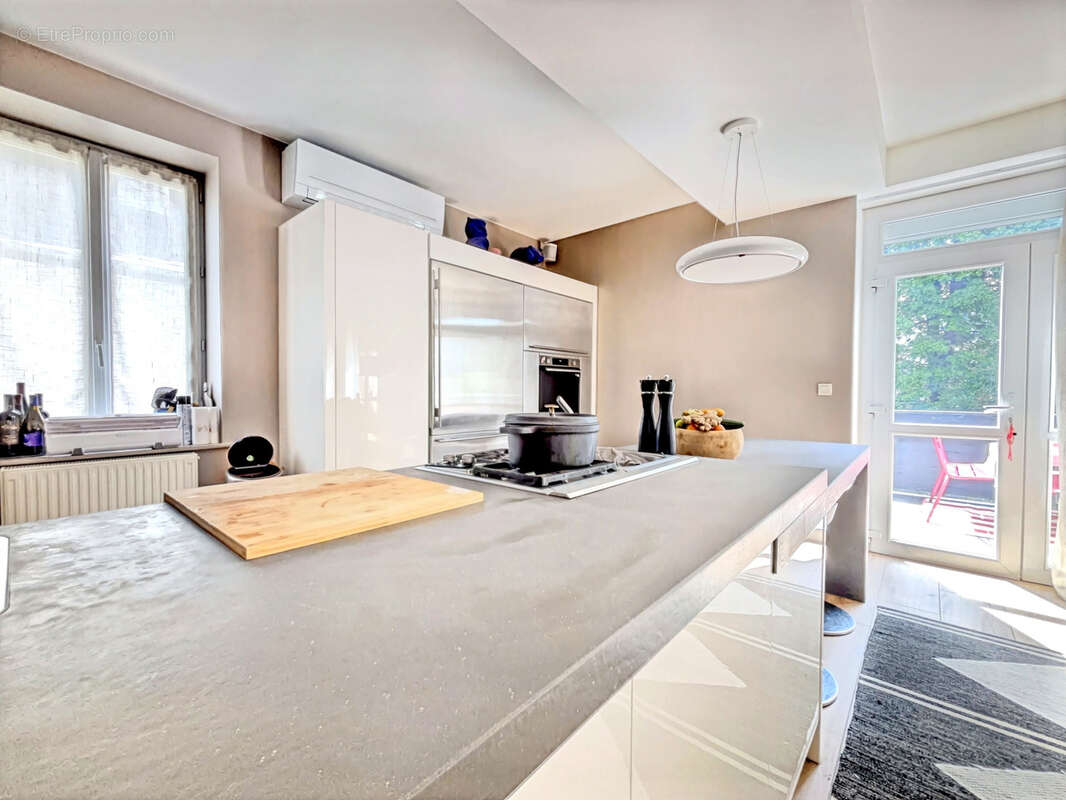 En vente à Tresserve : propriété avec piscine - photo 7