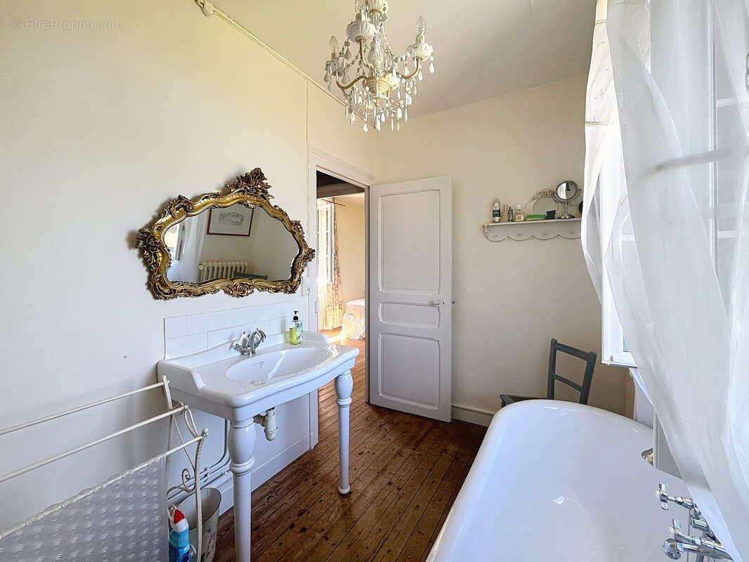 Maison à MOON-SUR-ELLE