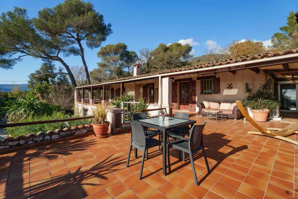 Maison à TOURRETTES-SUR-LOUP