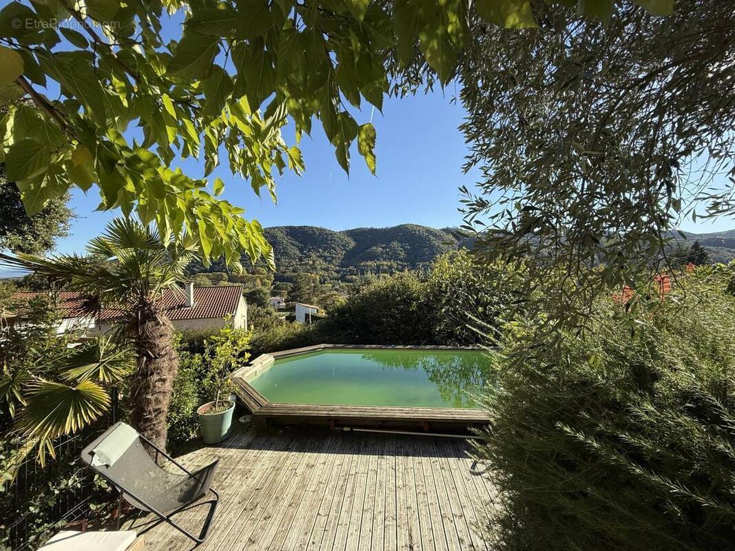 Maison à SAINT-LAURENT-DU-PAPE