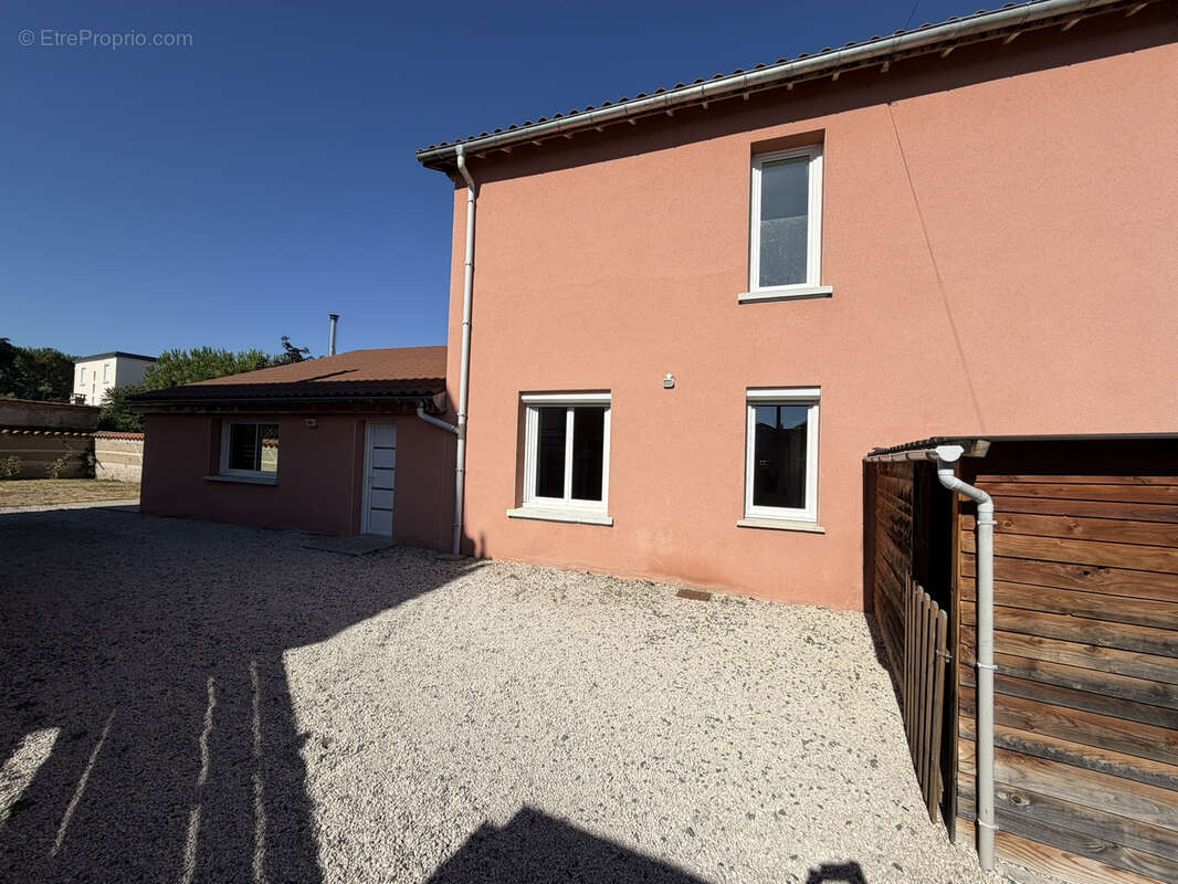 Villa de trois chambres proche du centre ville 104 m2 - photo 11