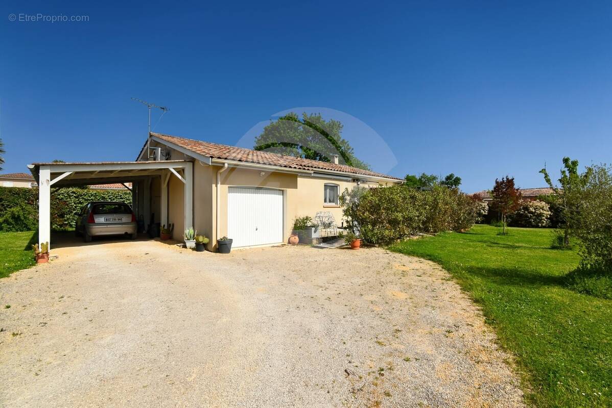 Maison à NEGREPELISSE