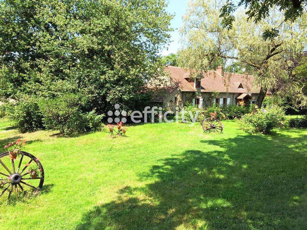 Maison à TOULON-SUR-ARROUX