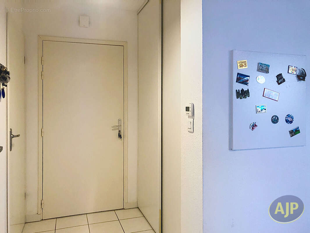 À vendre - Appartement T2 avec balcon et parking. - photo 5