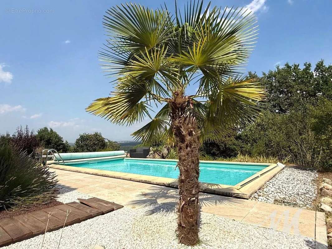 Belle maison  à Montmeyan, avec piscine, garage et 4 chambres! - photo 2