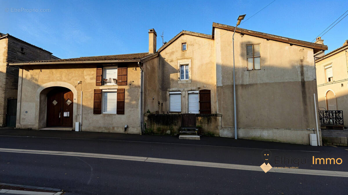 Maison à DONJEUX