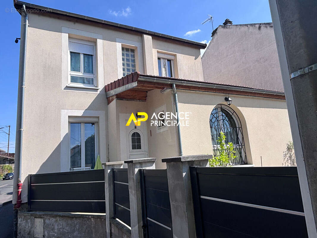 Maison à SARTROUVILLE