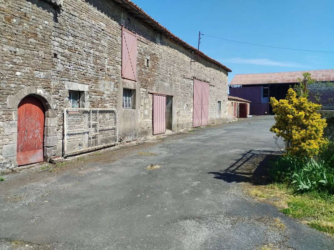 Maison à PAIZAY-NAUDOUIN-EMBOURIE