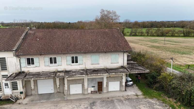 Appartement à NEUVILLE-LES-DAMES