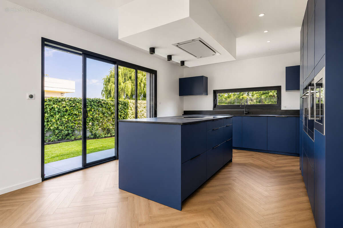 Maison contemporaine de 170 m2 construite en 2021 sur une parcelle d'environ 650 m2 - Veigy Foncenex - photo 3