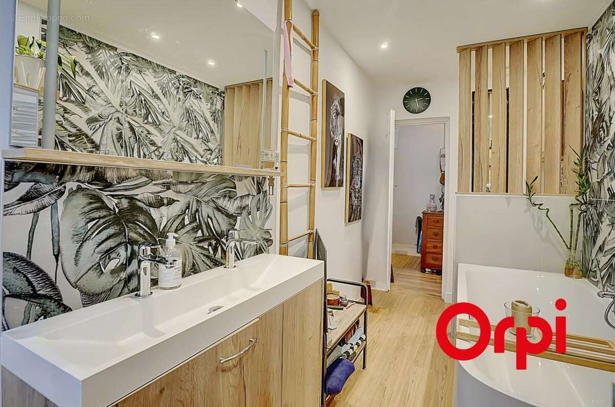 Appartement à NEUVILLE-SUR-SAONE