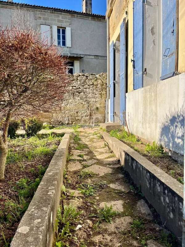 Maison à SAINT-PHILIPPE-D'AIGUILLE