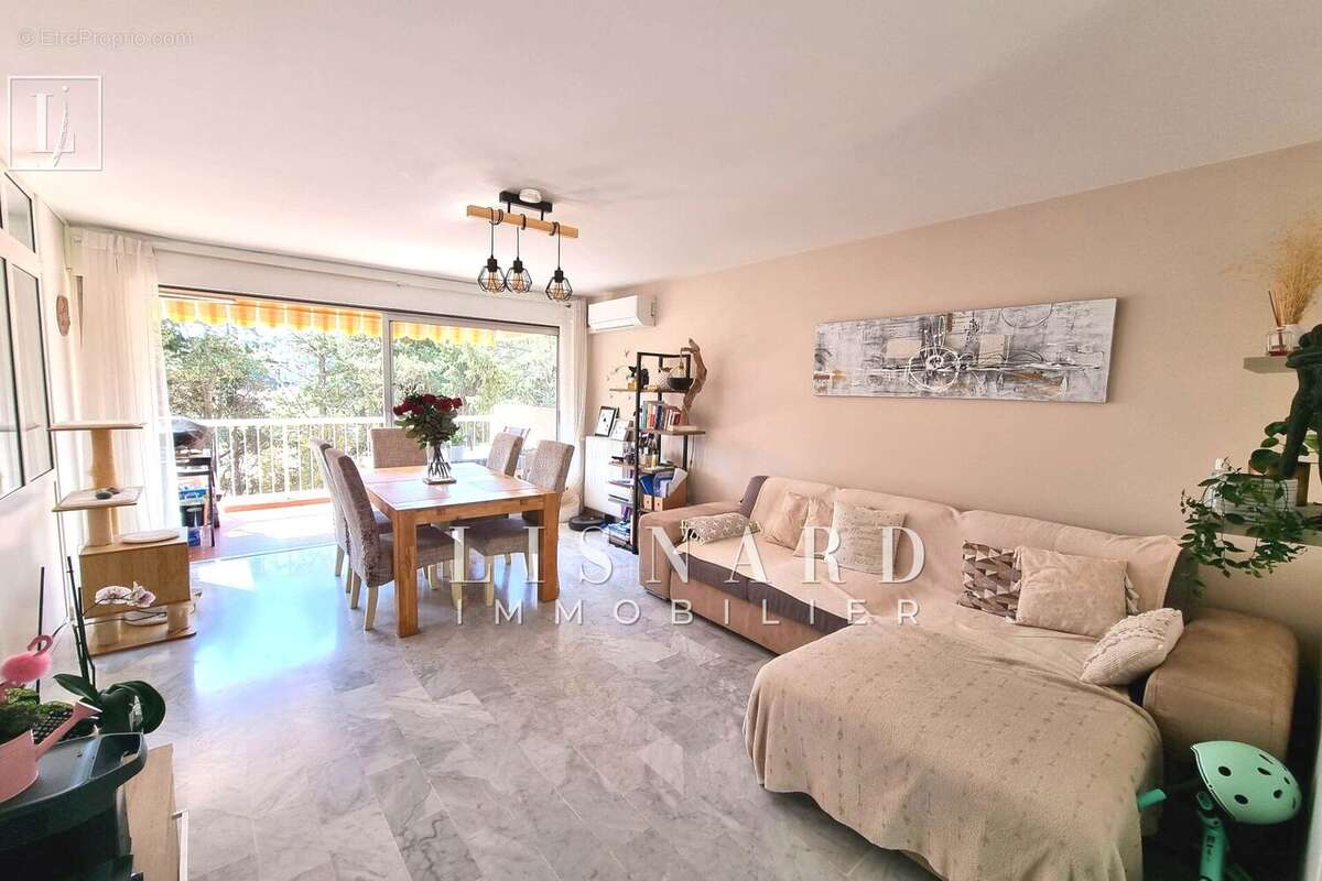 Appartement à VALLAURIS
