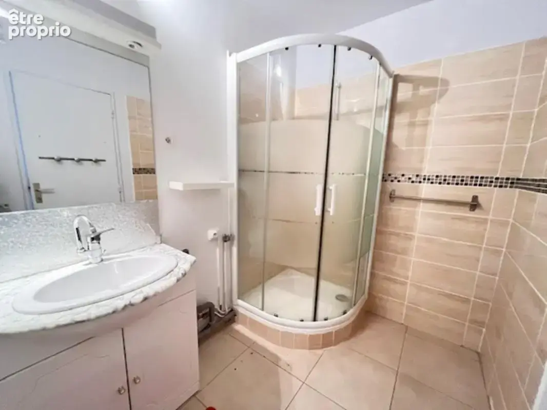 Saint-Cyr-sur-Loire – Bel appartement T3 lumineux avec ascensceur, garage, cave et balcon - photo 7