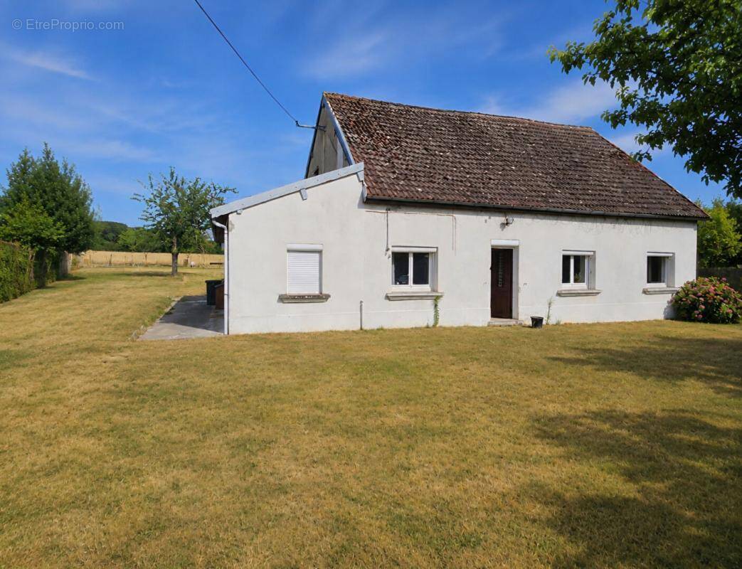 Maison à MONTMANCON