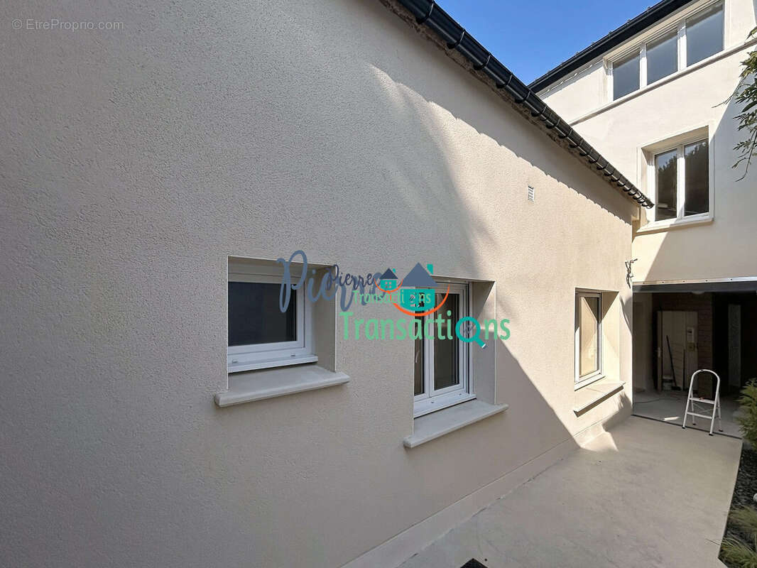 Appartement 220 m² à Lillebonne  - photo 2
