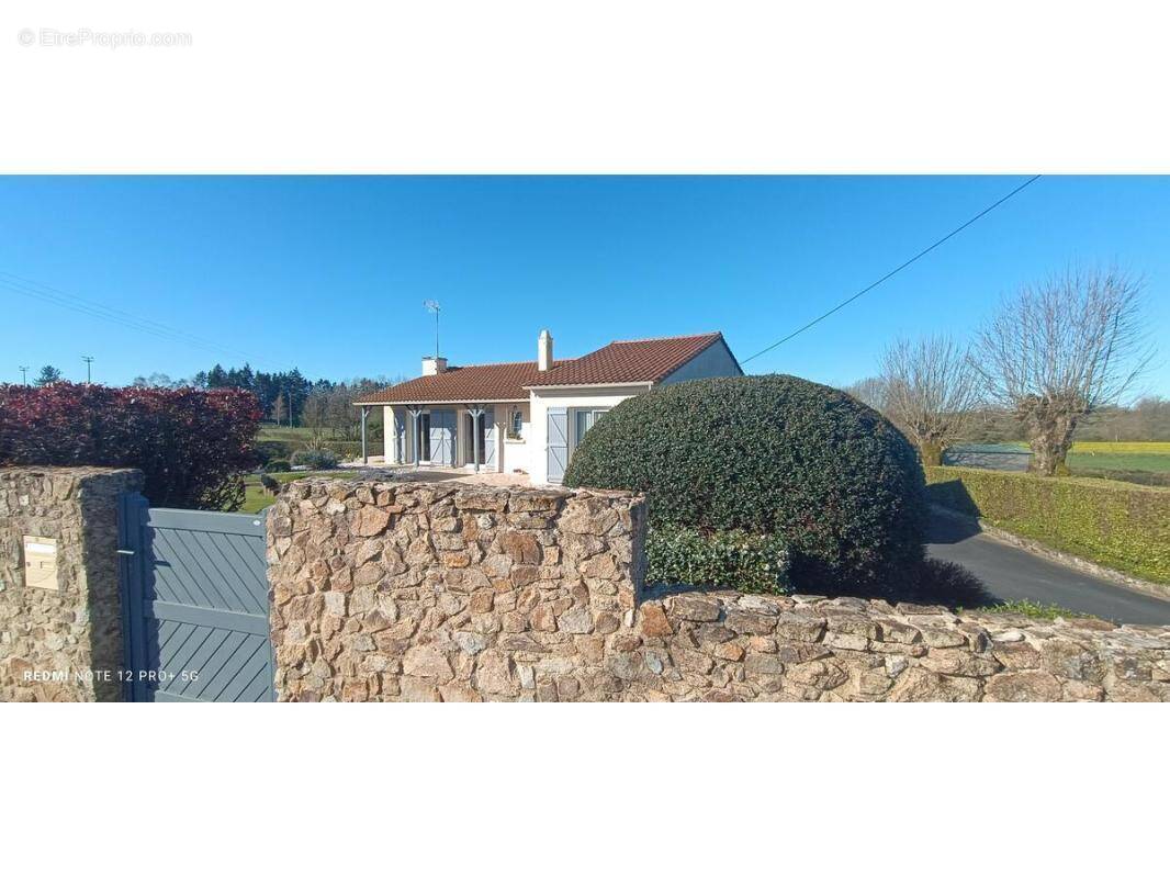 Maison à COURLAY
