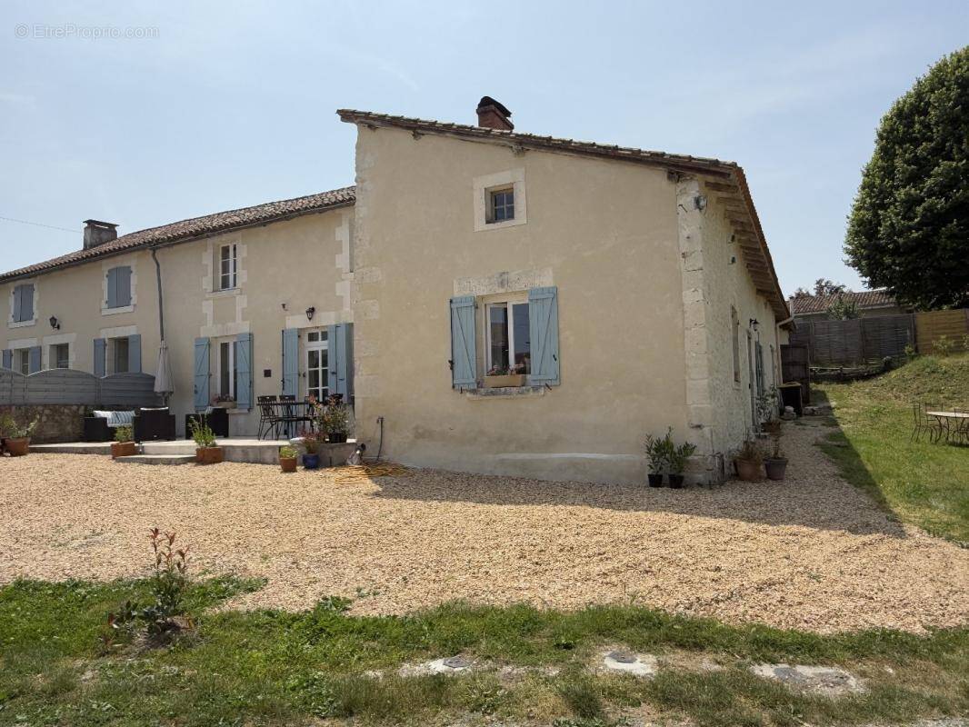 Maison à AUBETERRE-SUR-DRONNE