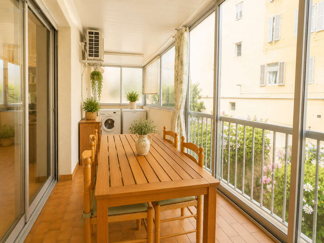Appartement à MARSEILLE-4E