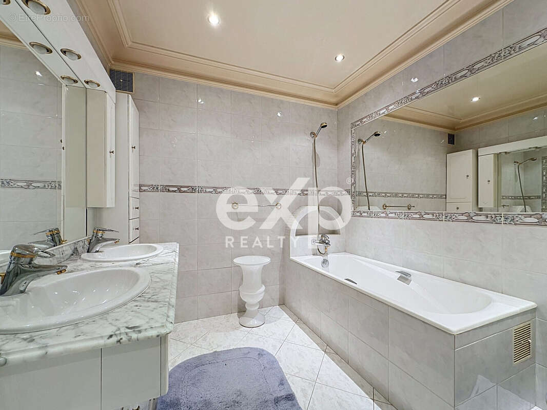 Maison 137 m² à Saint-Denis  - photo 6