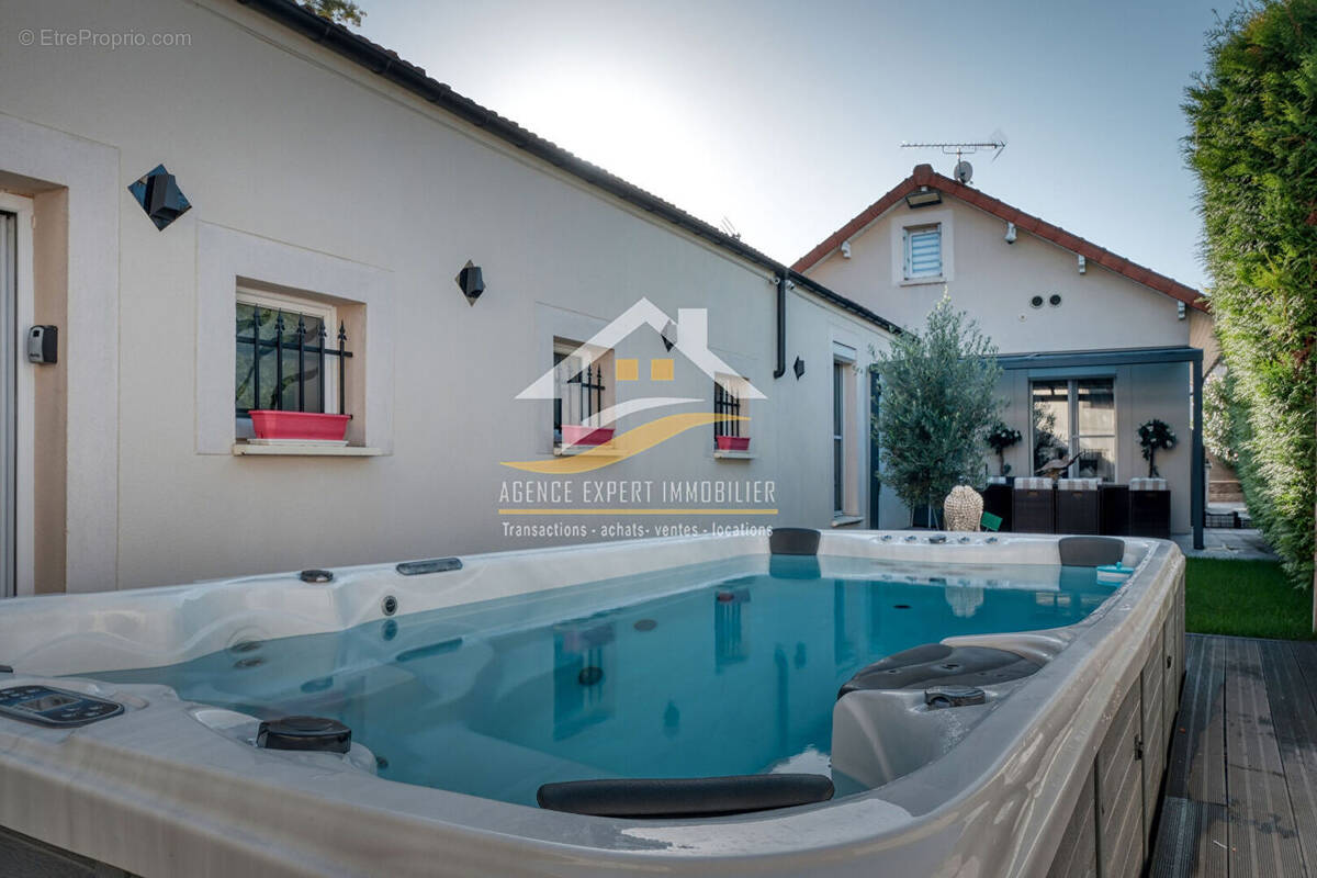 Maison à BALLAINVILLIERS