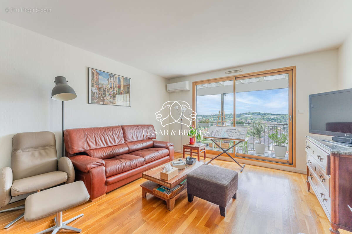 Appartement à SAINT-GENIS-LAVAL