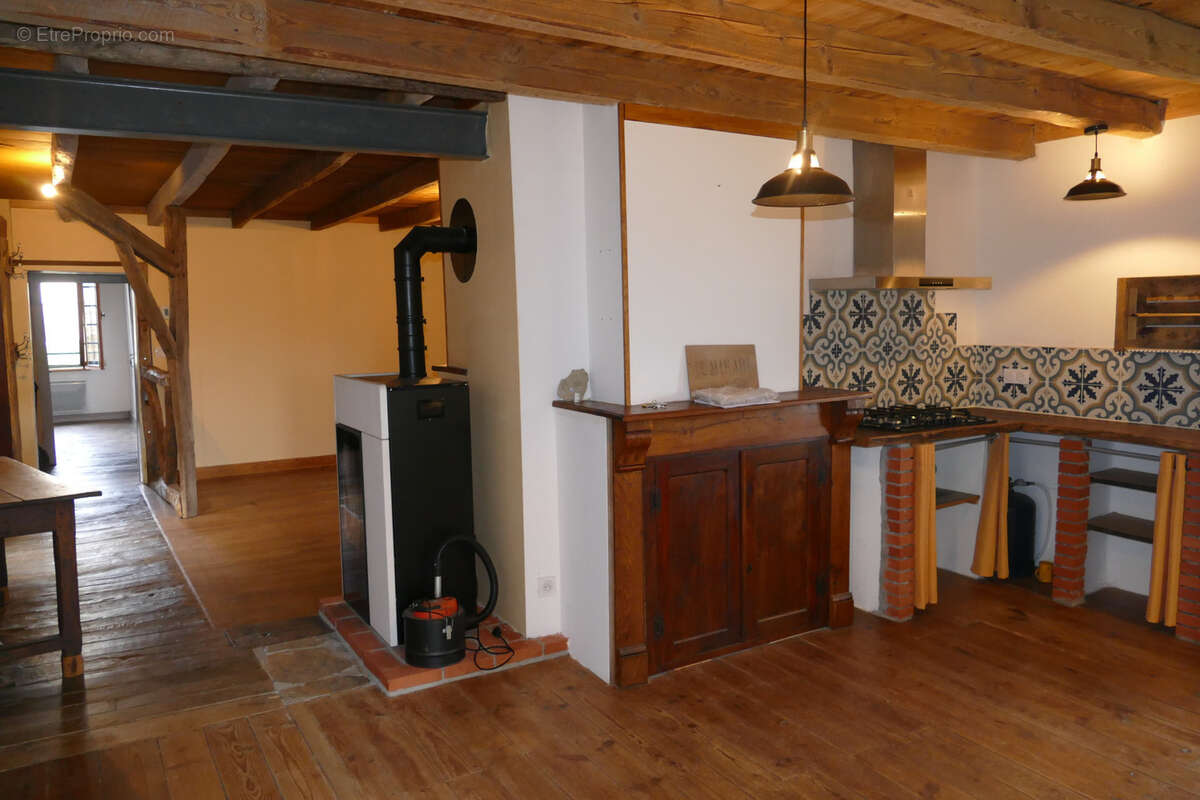 Grande maison rénovée avec atelier ou local commercial, terrasse panoramique et jardin (Mourjou - Puycapel, 15) - photo 20
