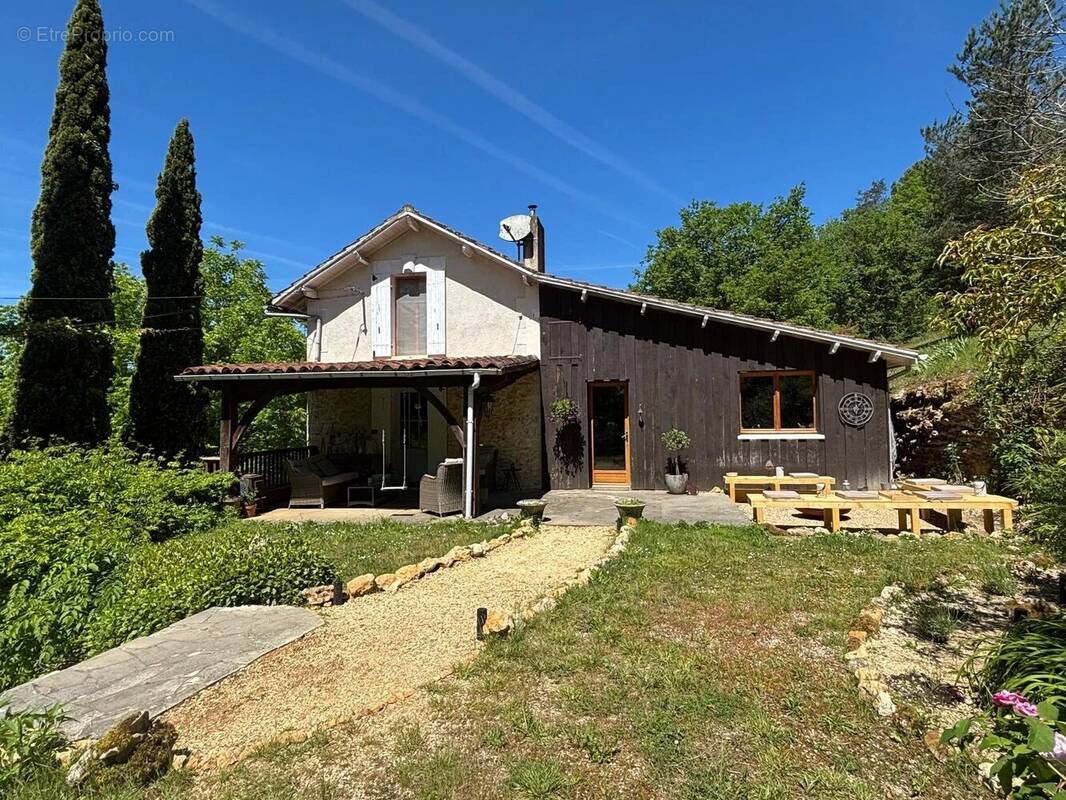 Maison à QUEYSSAC