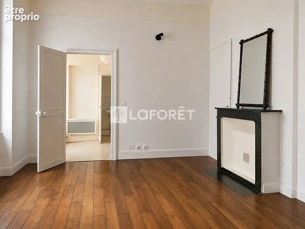 VERSAILLES NOTRE-DAME - Immeuble de rapport d'exception composé de 11 appartements libres et 2 commerces loués - photo 14