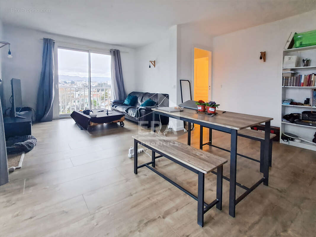 Appartement à MARSEILLE-4E