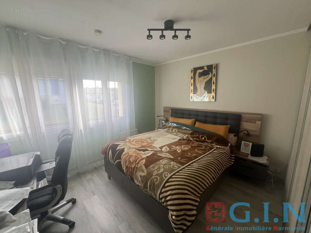 Maison 5 pièces de 88m2 sur terrain de 585m2 - photo 5