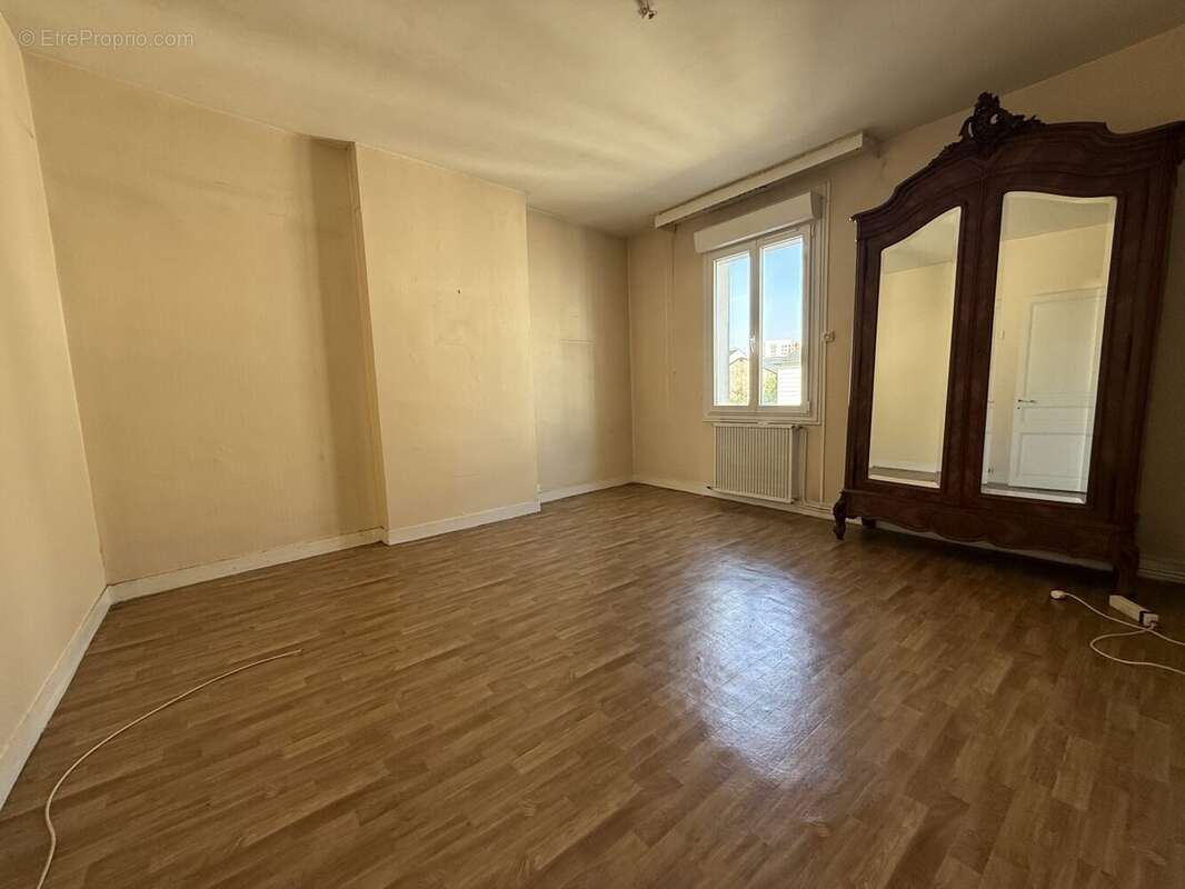 CHAMBRE2 - Maison à TOURS