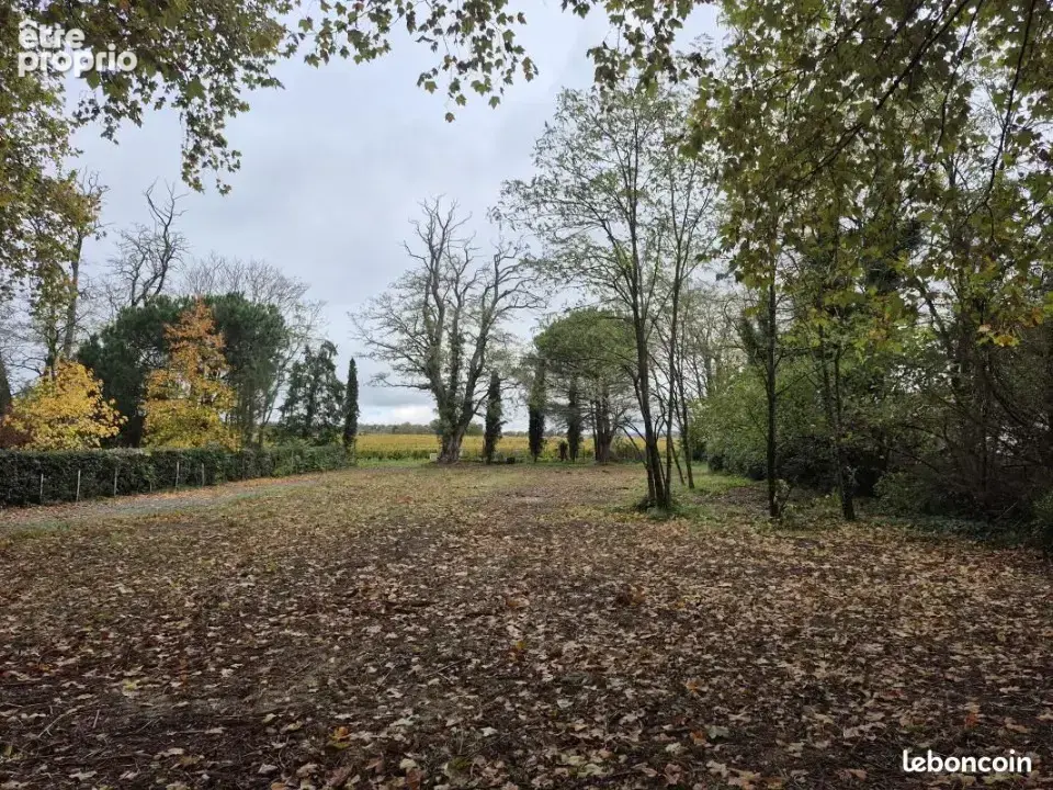Photo Terrain à Saint-Sulpice-Et-Cameyrac au prix de 253 000€