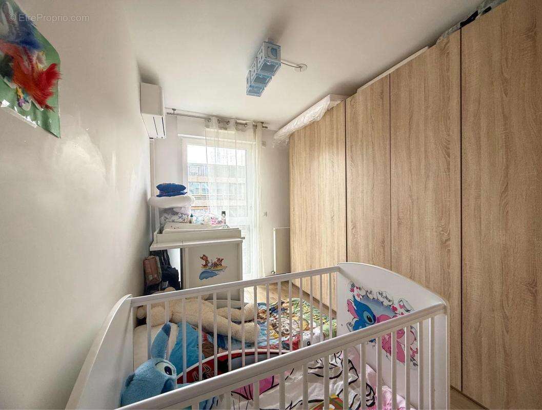 Appartement à COURBEVOIE