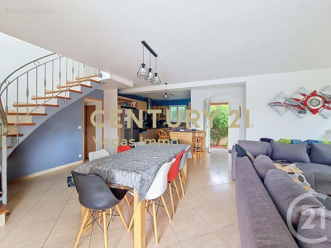 Maison 128 m² à Gigean  - photo 2