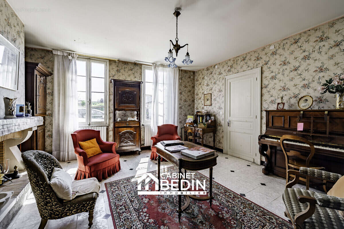 Maison 184 m² à Saint-Medard-De-Guizieres  - photo 7