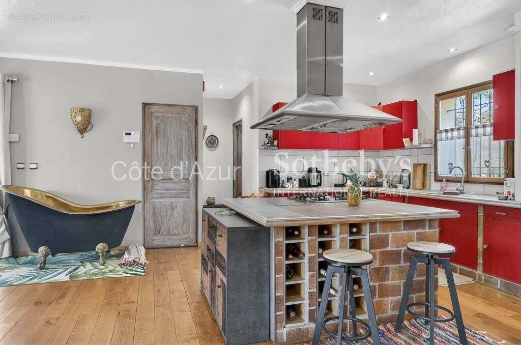 Maison à TOURRETTES