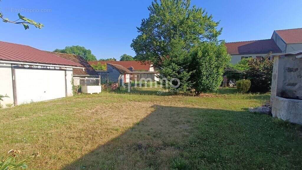 Maison avec dépendances donnant sur jardin bucolique – Proche Pr - photo 9
