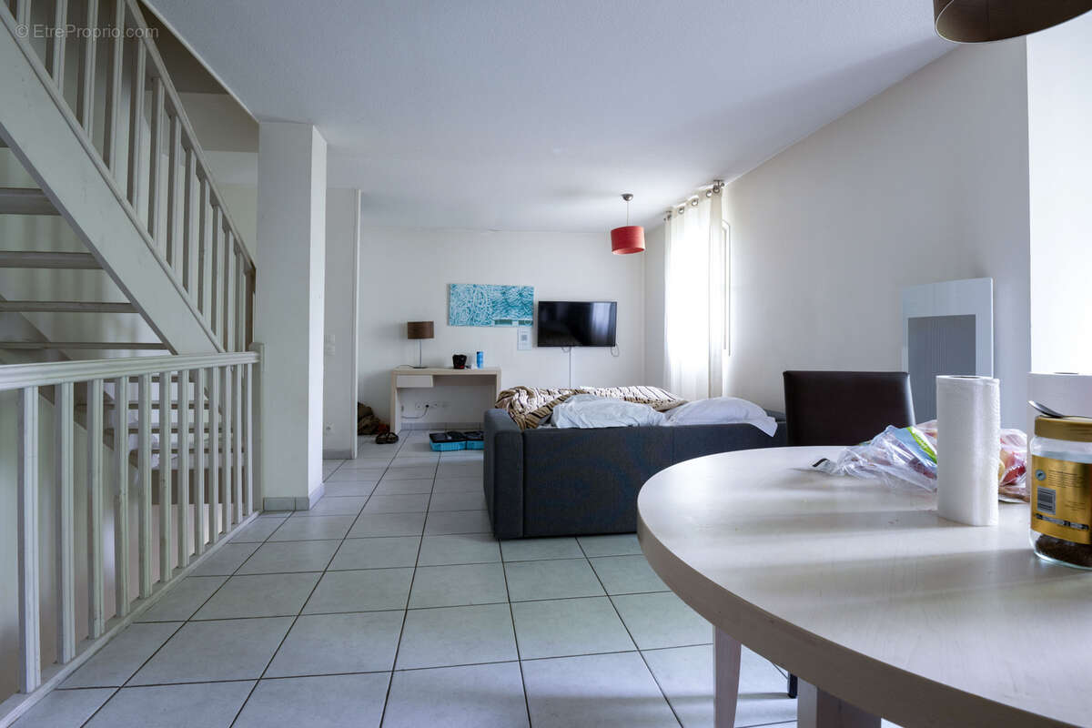 Appartement à SAINT-JEAN-D'ILLAC